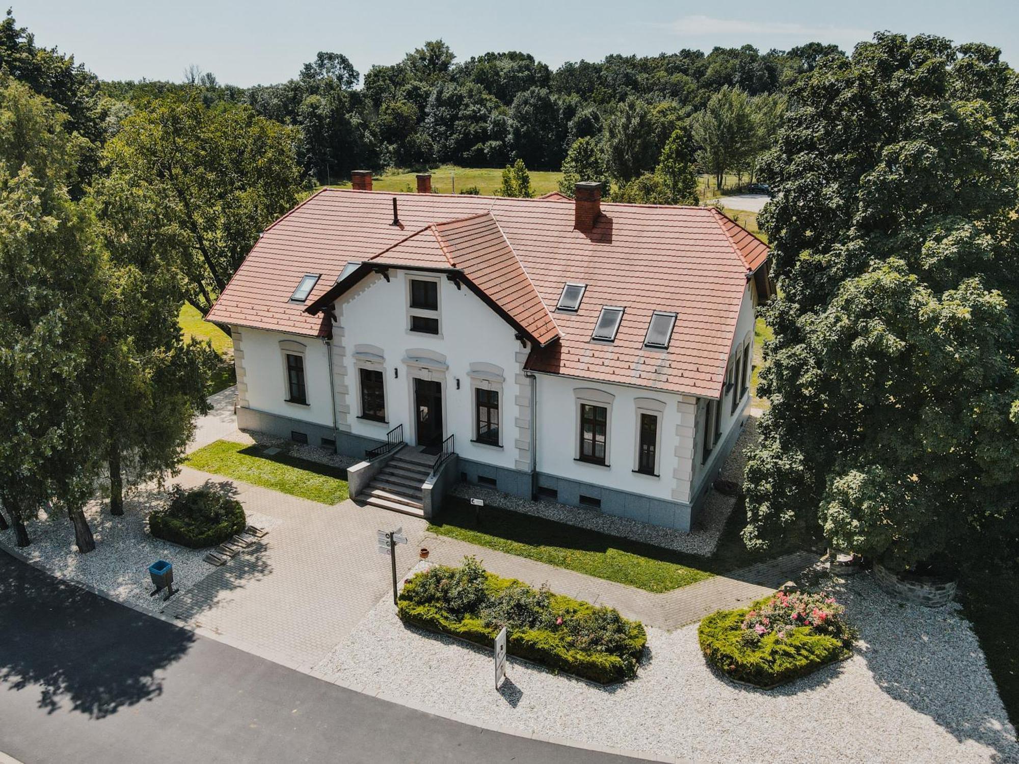 Vadkert Major 호텔 Sárvár 외부 사진